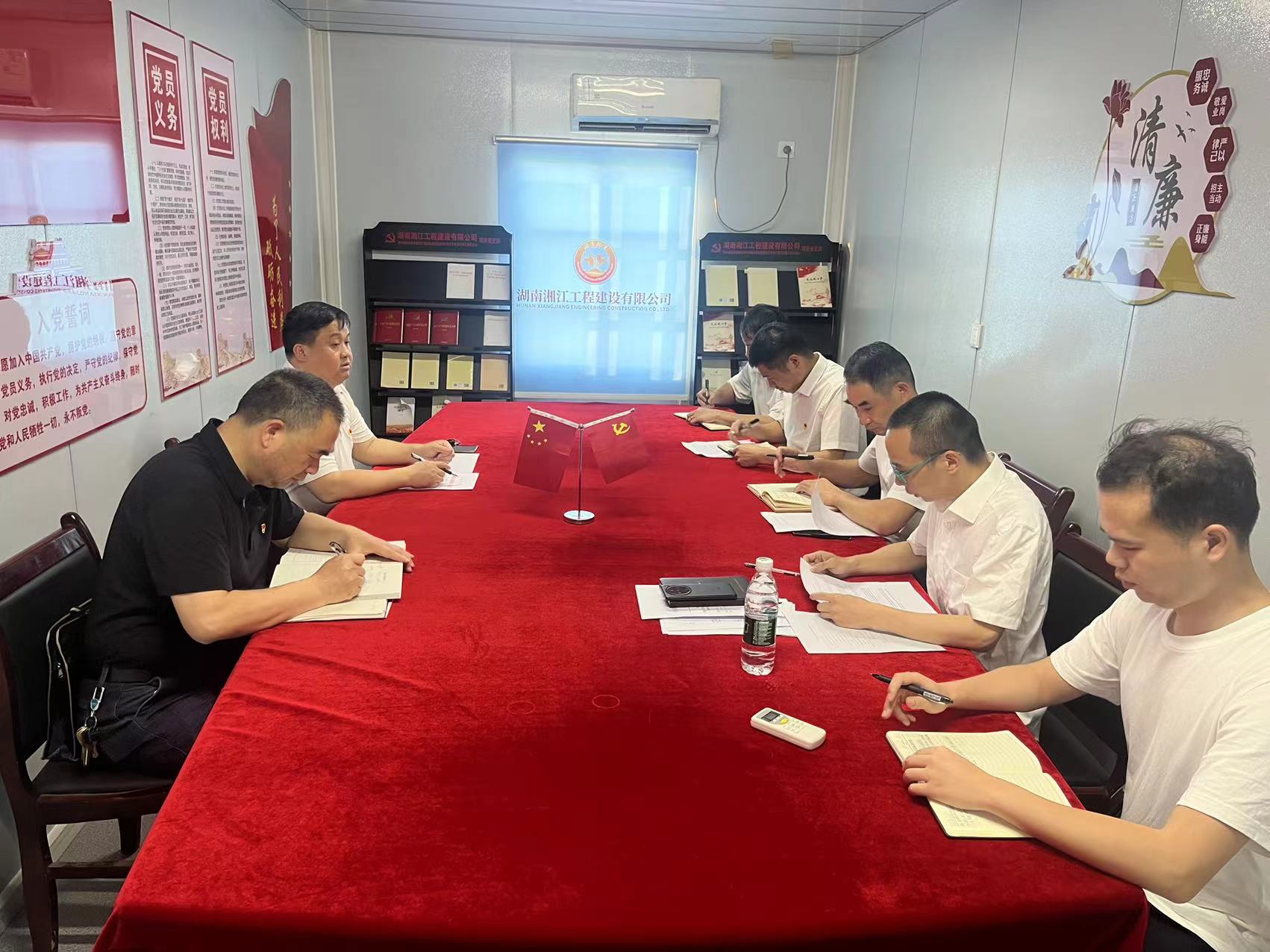 新田縣職業(yè)教育培訓(xùn)項(xiàng)目黨支部召開2024年度組織生活會(huì)暨民主評(píng)議黨員大會(huì)